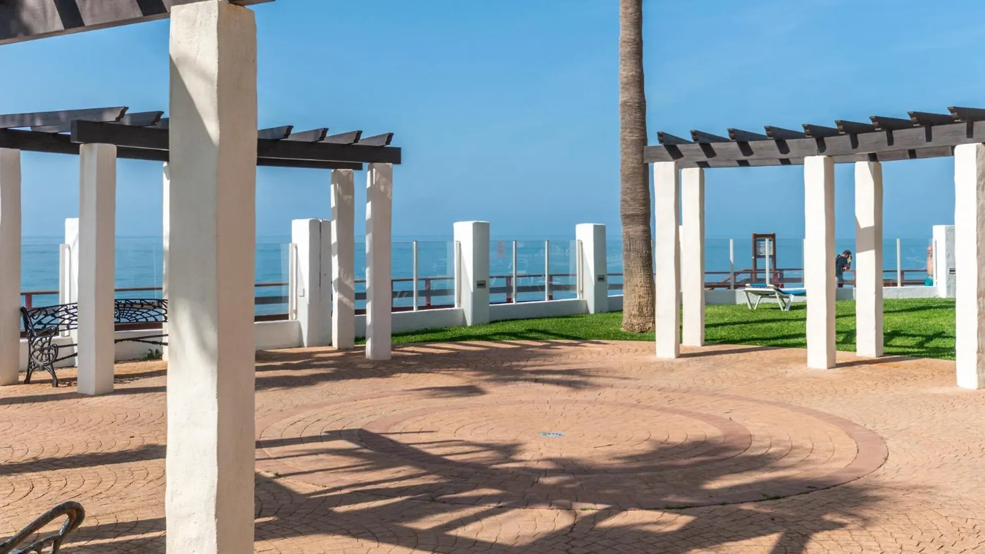 Apartament Cozy Beachfront 2Br With Terrace, Pool And Garage Sitio de Calahonda Hiszpania