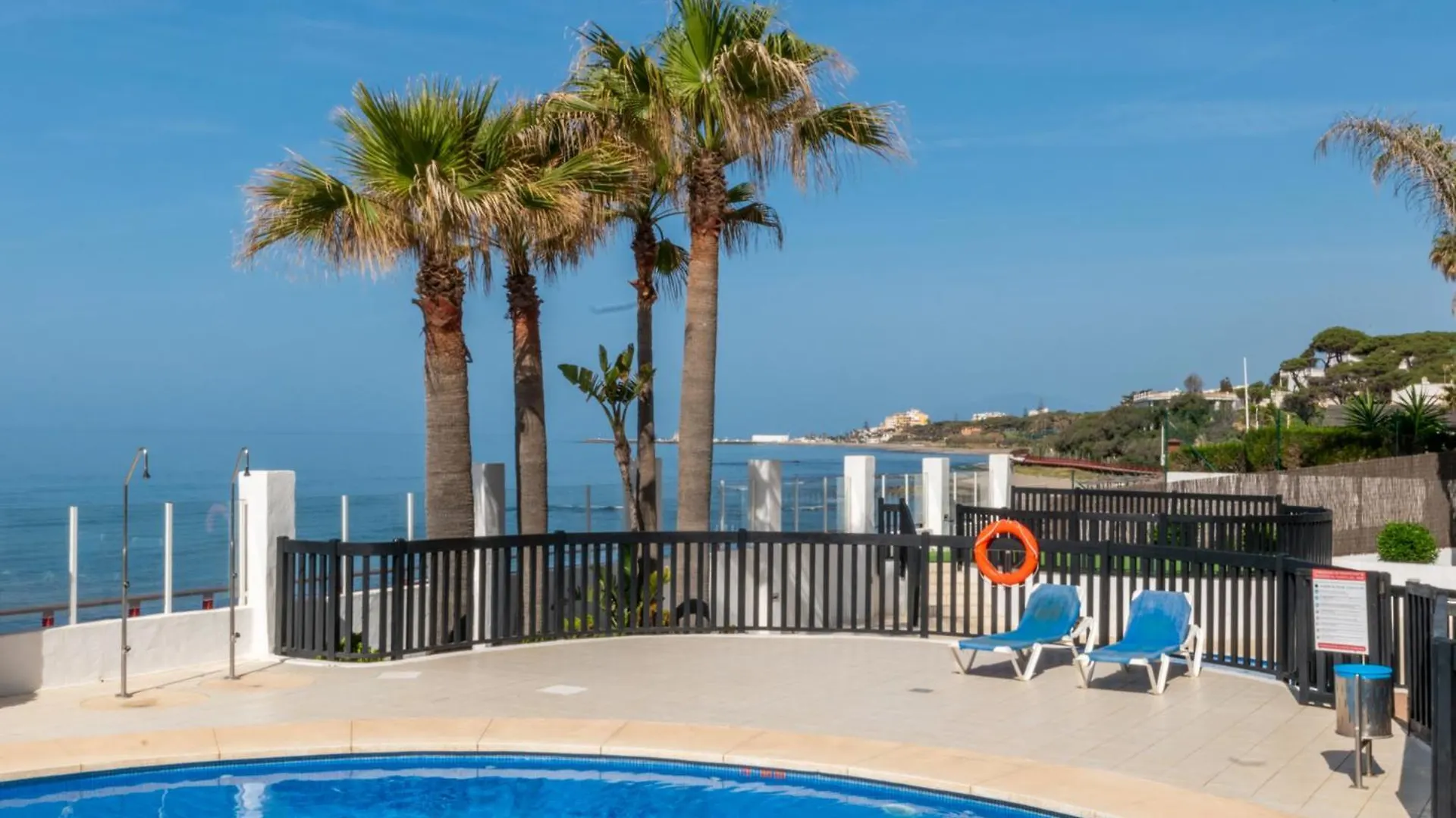 Cozy Beachfront 2Br With Terrace, Pool And Garage Sitio de Calahonda