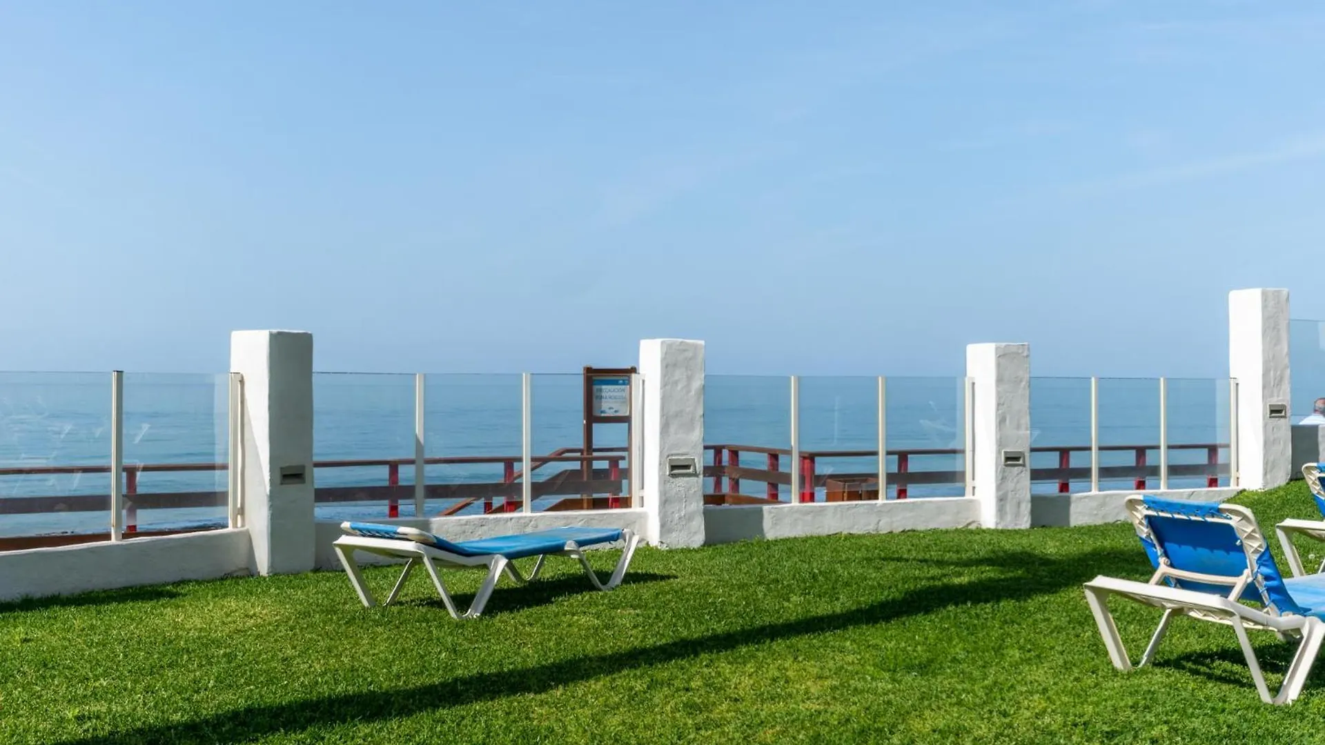 Apartment Cozy Beachfront 2Br With Terrace, Pool And Garage Sitio de Calahonda