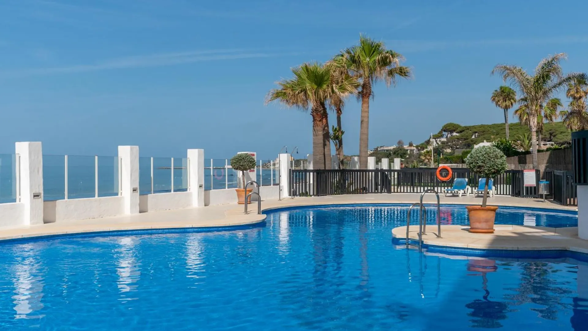 Cozy Beachfront 2Br With Terrace, Pool And Garage Sitio de Calahonda Spain