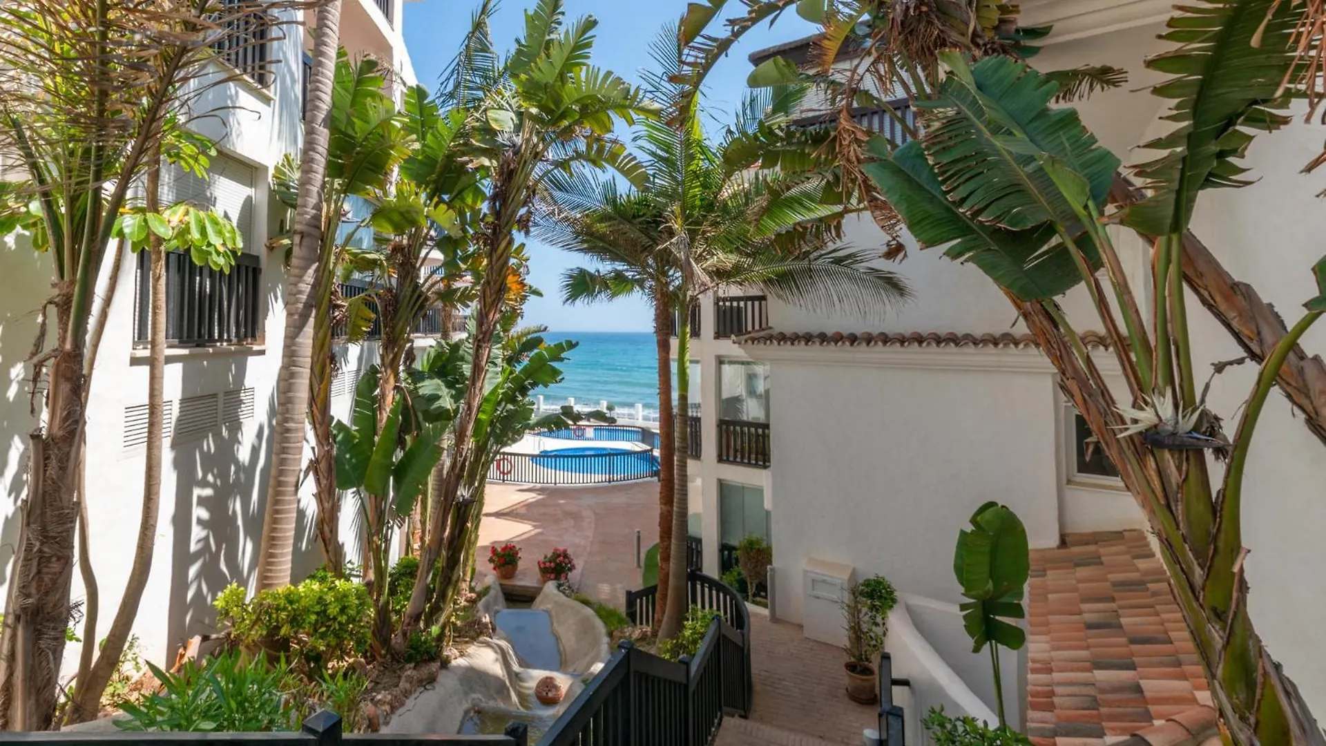 Cozy Beachfront 2Br With Terrace, Pool And Garage Sitio de Calahonda