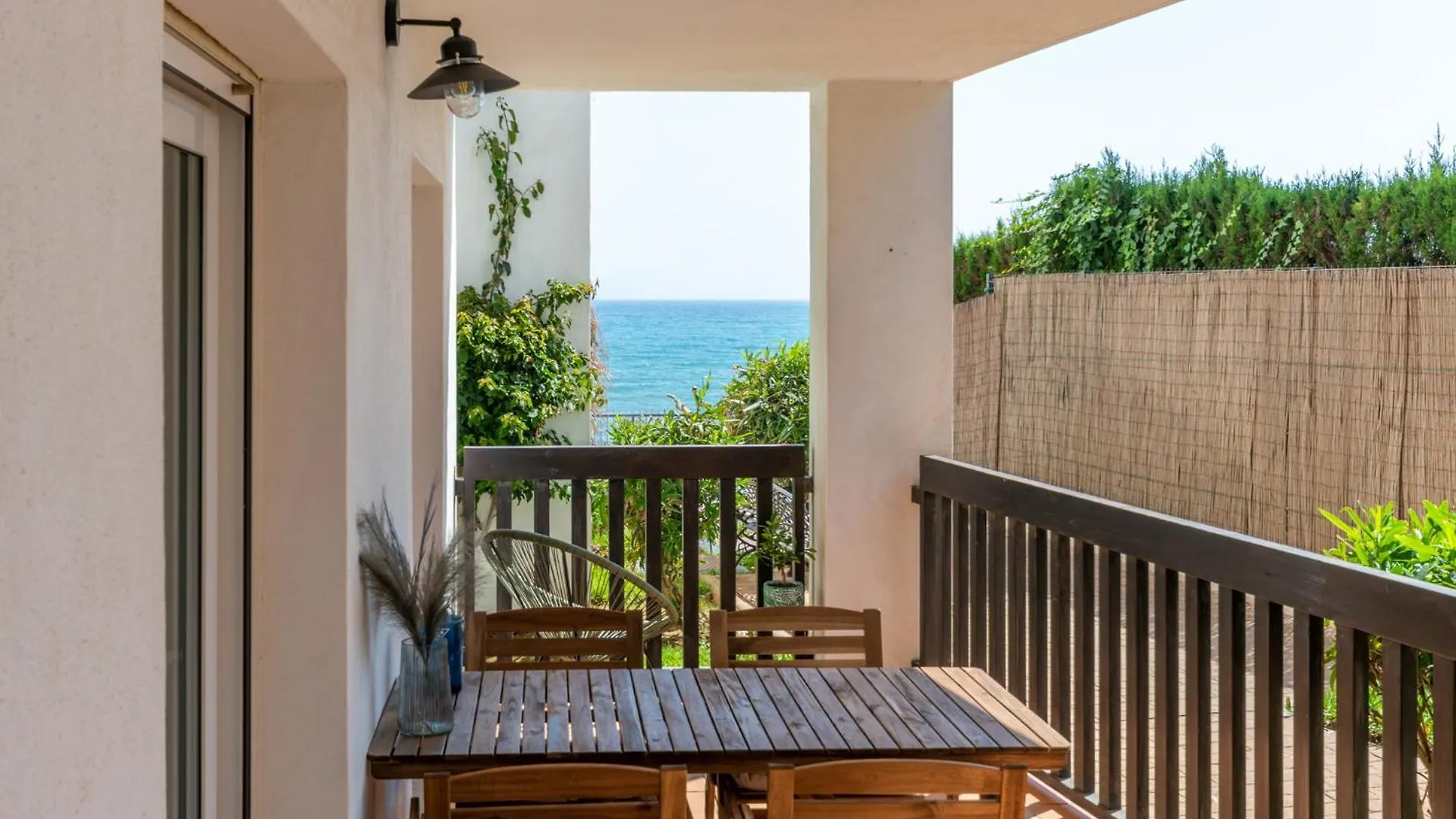 Apartment Cozy Beachfront 2Br With Terrace, Pool And Garage Sitio de Calahonda