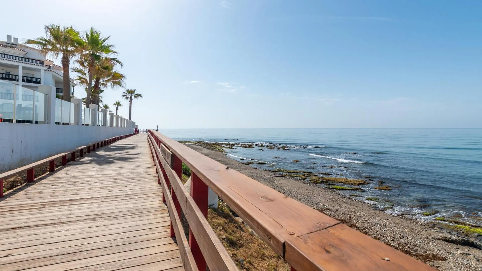 Apartment Cozy Beachfront 2Br With Terrace, Pool And Garage Sitio de Calahonda
