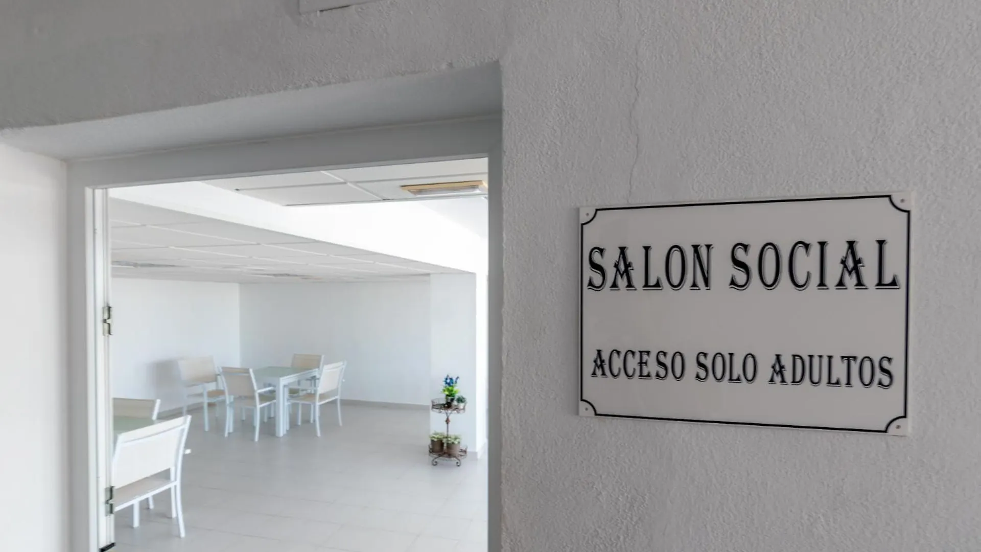 Cozy Beachfront 2Br With Terrace, Pool And Garage Sitio de Calahonda