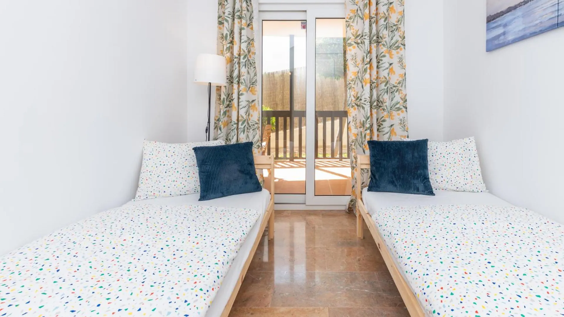 Apartment Cozy Beachfront 2Br With Terrace, Pool And Garage Sitio de Calahonda